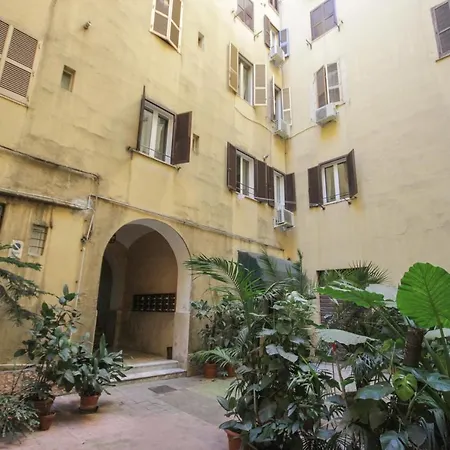 Vaticano 50 Steps From Museum *